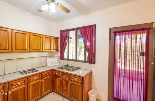 El Cerro Villa | Villas Spring #6 w/Pool Close to Everything in Manuel Antonio