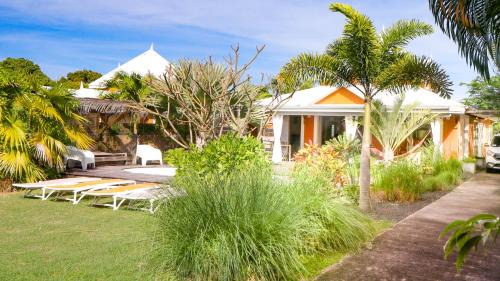 Anse des Rochers Villa | Villas Tiki Reva, jardin tropical, résidence Louisiana Park, près des plages