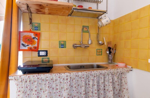 Monti D'arena-Bosco Caggione Apartamento | VillaSalentu.it, Lu Sule with a huge terrace overlooking the sea, sky, land.