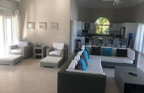 Urbanizacion Tavarez Villa | VillaTracey! Piscina Privada de la Villa de Lujo con Vista al Mar en Sosua