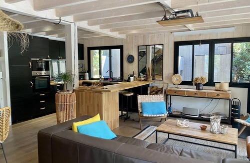 Piraillan Villa | VILLAVI! a Charming wooden Villa on the heights of Piraillan