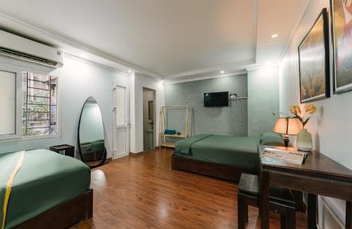 Hang Trong Casa | Villaxe Legume, 50m to Hoan Kiem lake - by Antique