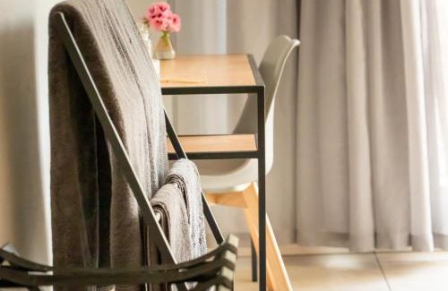Garsfontein Apartamento | VillaZek a modern 2 bedroom open- plan apartment with parking