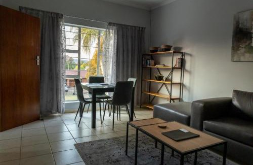 Garsfontein Apartamento | VillaZek a modern 2 bedroom open- plan apartment with parking