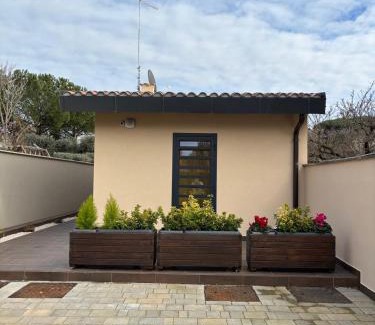 Tuscolano Villa | Villino Ancillotto with garden and parking motorcycle space