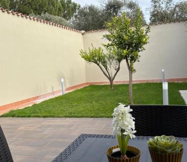 Tuscolano Villa | Villino Ancillotto with garden and parking motorcycle space