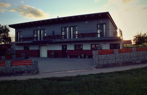 Velke Bilovice Casa | Vinařský penzion Přední Hora