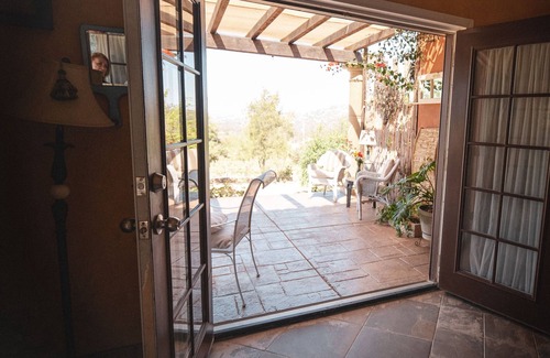 San Antonio de las Minas Chalet De Esquí | Viña Calabria Colibri Deluxe Queen Suite with Balcony