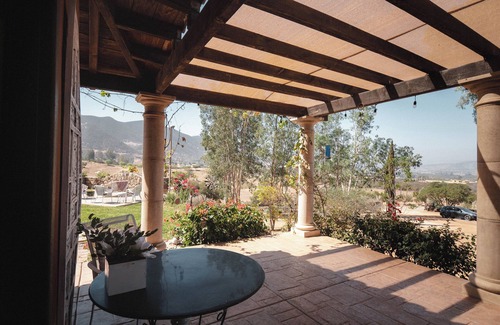 San Antonio de las Minas Chalet De Esquí | Viña Calabria Colibri Deluxe Queen Suite with Balcony