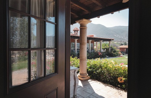 San Antonio de las Minas Chalet De Esquí | Viña Calabria Colibri Deluxe Queen Suite with Balcony