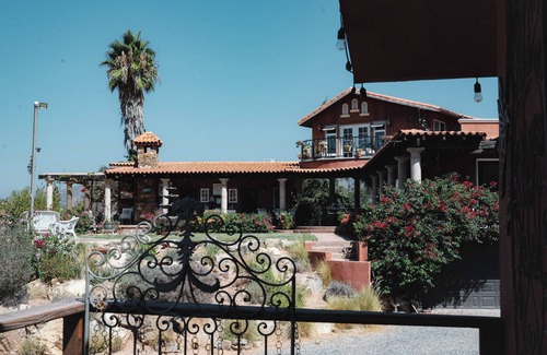 San Antonio de las Minas Chalet De Esquí | Viña Calabria Paloma Upscale King Chalet with Baranda