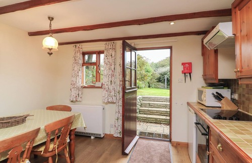 East Prawle Cabaña | VINE COTTAGE, pet friendly, with a garden in East Prawle