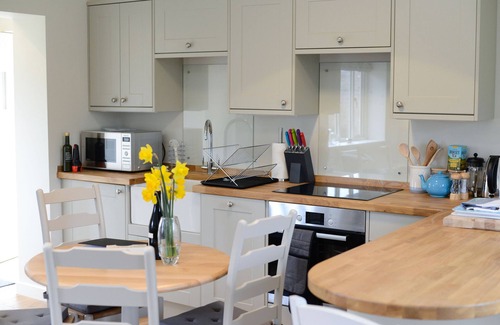 Bridport Cabaña | VINE COTTAGE, pet friendly, character holiday cottage in Netherbury