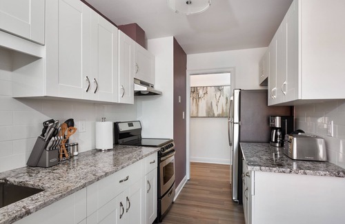 Old Town Historic District Hotel | Vine Village Apartments