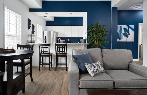 Old Town Historic District Hotel | Vine Village Apartments