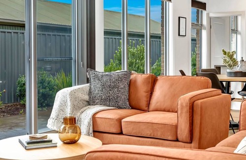 McLaren Vale Casa | Vines Retreat A Group Gem in the Heart of Town