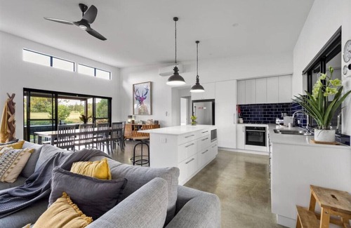Yallingup Casa | Vines and Stars - modern, new, rural, central to vineyards