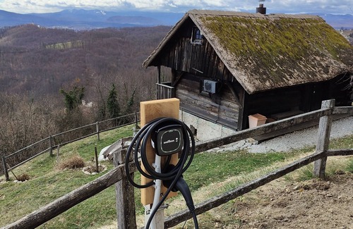 Srednje Grcevje Cabaña | Vineyard cottage Škatlar 1