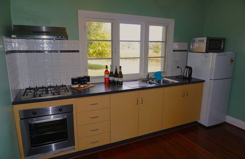 Baskerville Cabaña | Vineyard Cottage at Upper Reach Winery