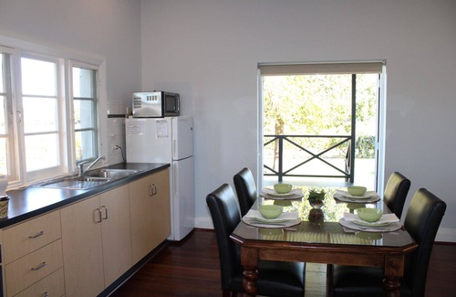 Baskerville Cabaña | Vineyard Cottage at Upper Reach Winery