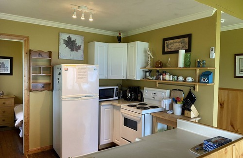 Louth Cabaña | Vineyard Cottage on the Lake