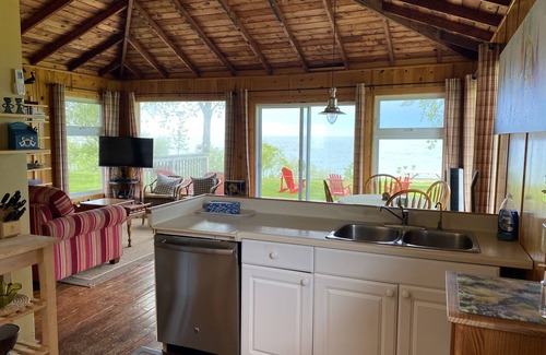 Louth Cabaña | Vineyard Cottage on the Lake