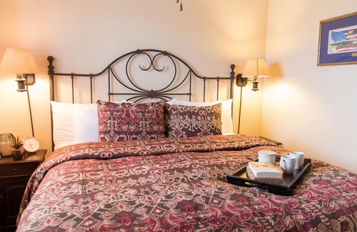 College Station Hotel | Vineyard Court Designer Suites Hotel