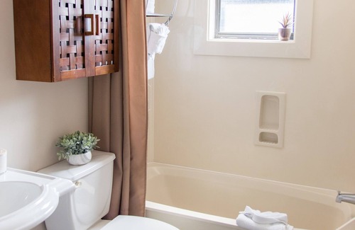College Station Hotel | Vineyard Court Designer Suites Hotel