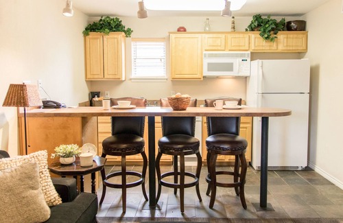 College Station Hotel | Vineyard Court Designer Suites Hotel