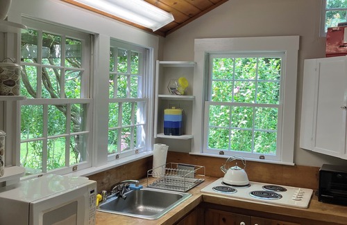 Vineyard Haven Cabaña | Vineyard Haven Guest Cottage