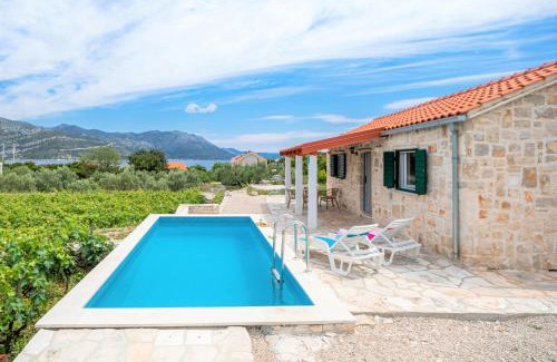 Kneza Casa | Vineyard House & Olive Grove House