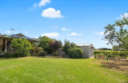 Whites Valley Casa | Vineyard in the Valley - Sleeps 4, Vineyard Views