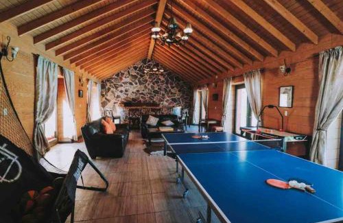 San Antonio de las Minas Chalet De Esquí | Vineyard lodge in Valle de Guadalupe with pool