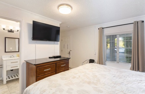 Cloverdale Hotel | Vineyard Valley Inn