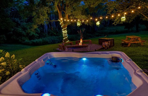 Madison Cabaña | Vineyard View | Walk to Wineries & River| Hot Tub