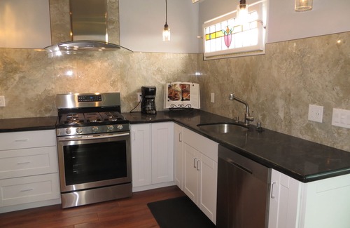 Fallbrook Apartamento | Vista del viñedo con cama King - ¡CÓMODO!