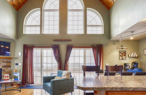 Hammondsport Casa | Vineyard with a View: Close to Wineries + Hot Tub!