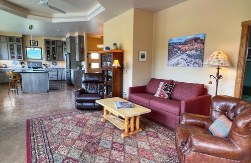 Mesa Casa | Vini's Place- A Cool Creek Retreat