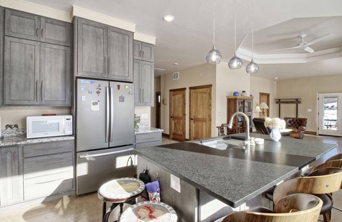 Mesa Casa | Vini's Place- A Cool Creek Retreat