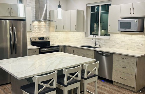 Okanagan-Similkameen Casa | Vino Villa is a beautiful private gated house, surrounded by vineyards.