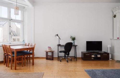 Etu-Toolo Apartamento | Vintage 1BR Apt in Kamppi with Perfect Location