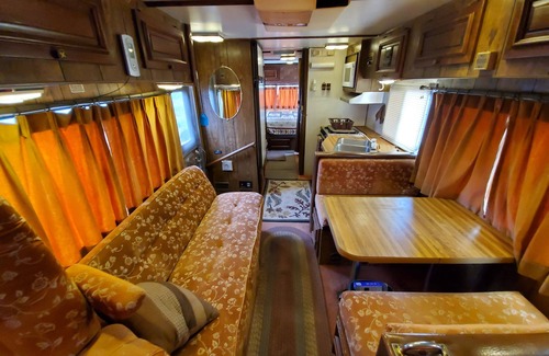 Las Cruces Casa | Vintage 80's Retro RV Experience, Back to 1985!