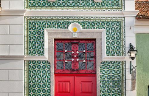 Ovar Casa | Vintage Balcony Guesthouse & Suites