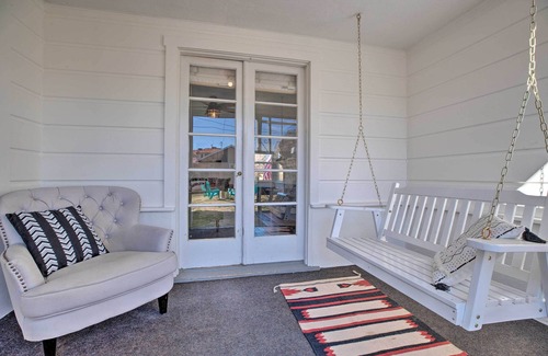 Bishop Cabaña | Vintage Bishop House in Downtown w/ Porch Swing!