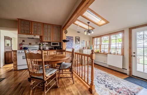 Estes Park Cabina | Vintage Cabin w/Views in Heart of Estes