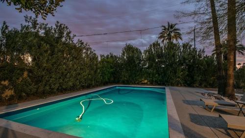 Camelback East Casa | Vintage Charm w Modern Comforts Pool and Hot Tub