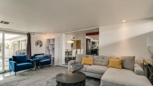 Camelback East Casa | Vintage Charm w Modern Comforts Pool and Hot Tub