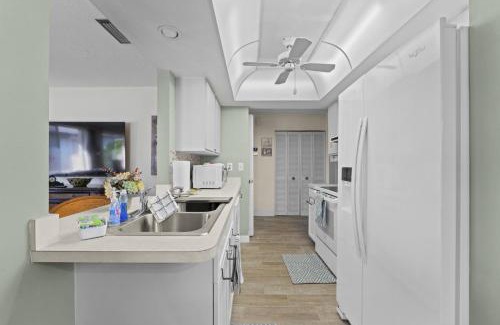 Port Charlotte Casa | Vintage Charm, Waterfront with Screened Porch