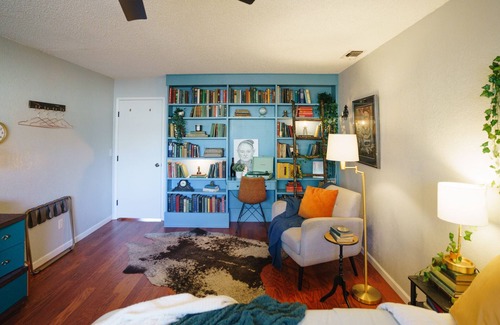 Redding Casa | Vintage Charmer A Vintage Themed Bedroom centrally located