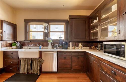 Kerns Casa | Vintage Craftsman in Byrnes Addition - 99 WalkScore
